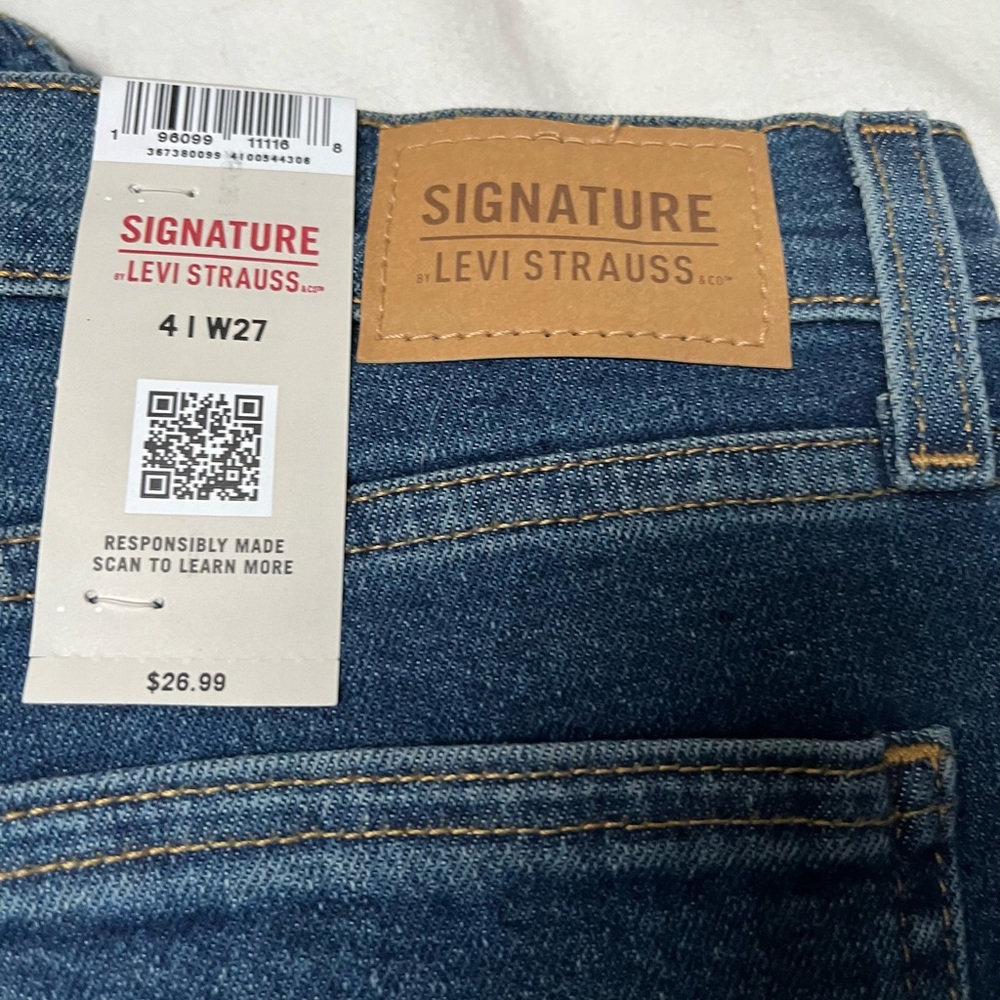 SIGNATURE Levi Heritage Boyfriend Denim Wash Distressed
